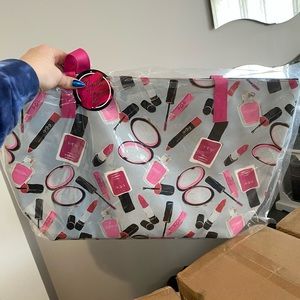 🛑SOLD🛑Make up print Tote New Large